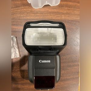 Canon black Flashlight 430EX III-RT